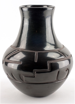 Santa Clara Pueblo-Black vase - Richard Ebelacker
