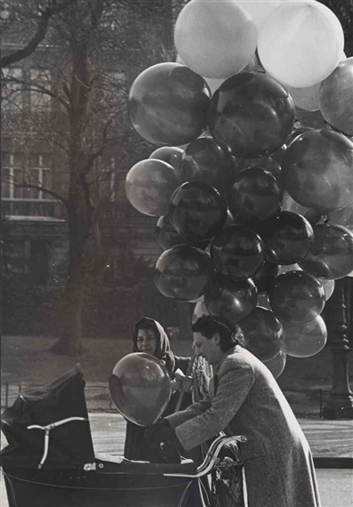 Vendeuse de ballons, Paris vers by Gordon Parks, 1950