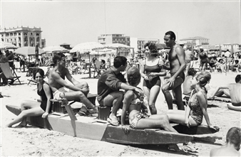 Erich Lessing | The happy life at an Italian beach (1960) | MutualArt
