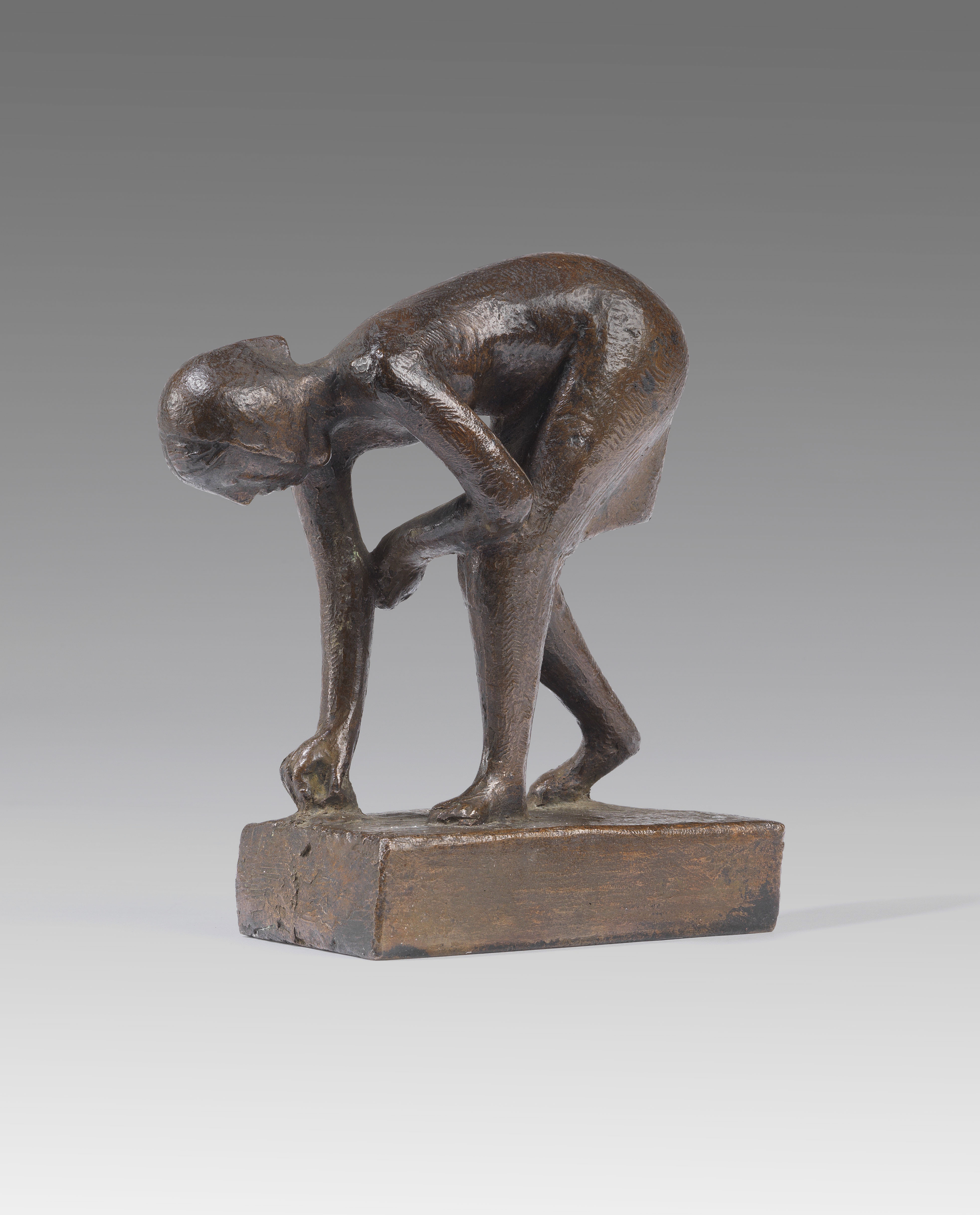 Artwork by Gerhard Marcks, Kleine Steinklauberin, Made of Bronze with brown patina