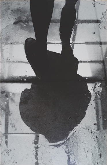 Lavada em lágrimas by Helena Almeida, 2009