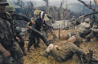 Larry Burrows | REACHING OUT, BATTLE OF HILL 484, SOUTH VIETNAM (1966 ...