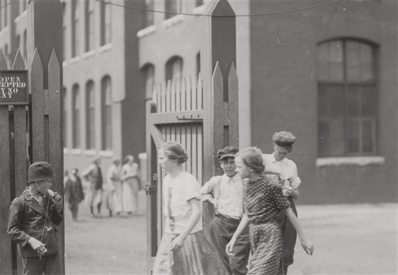 Noon Hour at Massachusetts Mill, Findale by Lewis Hine, 1913