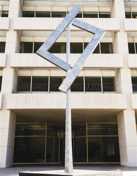 L’S ONE UP ONE DOWN EXCENTRIC by George Rickey, 1982