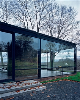 Glass House, New Canaan, Connecticut (Architect: Philip Johnson) - Julius Shulman