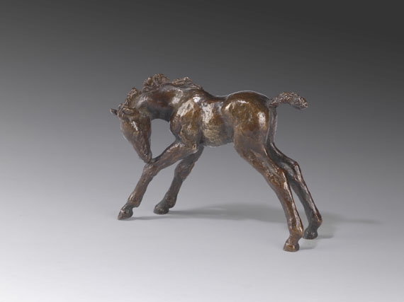 Artwork by Renee Sintenis, Sich leckendes Fohlen, Made of Bronze