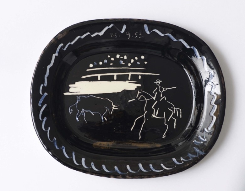 Artwork by Pablo Picasso, Corrida Sur Fond Noir, Made of glazed earthenware