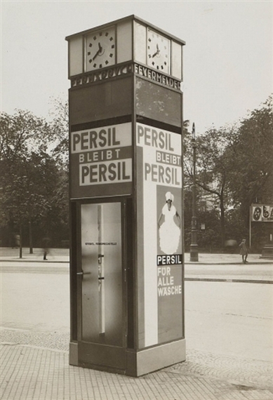 2 Bll.: Telefonsäule Frankfurt/M. Reklame-Uhr.