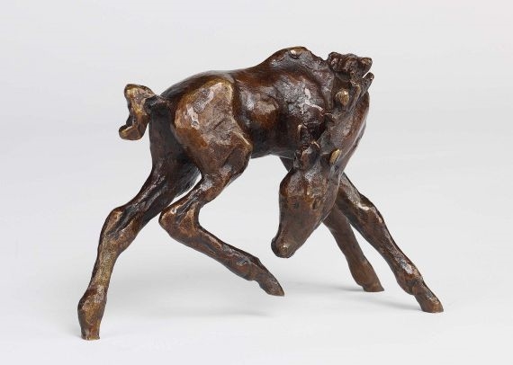 Artwork by Renee Sintenis, Sich leckendes Fohlen, Made of Bronze