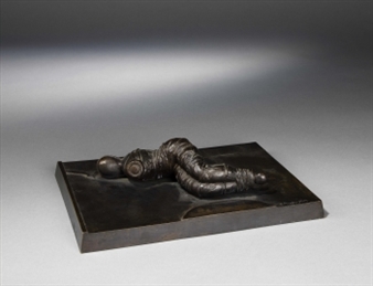 Liegende Figur - Edgar Augustin