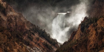 Yellowstone In The Mist - Jeff Johnson