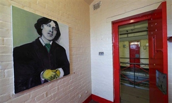 Inside: Artists and Writers in Reading Prison review – a star-studded tribute to Oscar Wilde