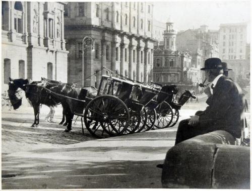 Artwork by Harold Cazneaux, Cabbies, Bridge Street, Made of silver gelatin