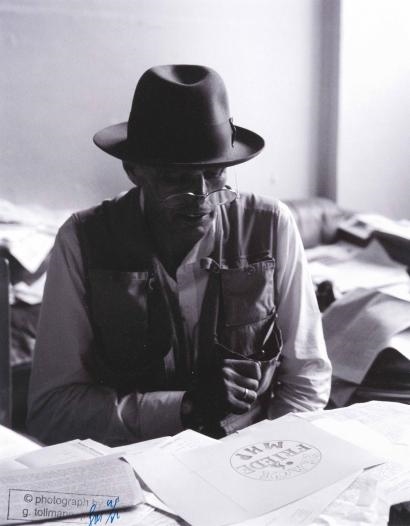 Ensemble de 5 épreuves photographiques de l'artiste par «Luxuszone», by Joseph Beuys