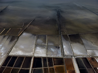 Edward Burtynsky: Essential Elements - Sundaram Tagore, Hong Kong
