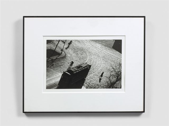 TRAMWAY SUR LA PLACE CHARLOTTENBURG, BERLIN by Raoul Hausmann