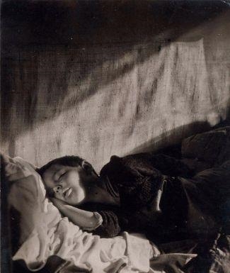 Vincent dormant by Willy Ronis, 1946
