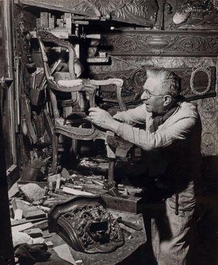 Ménilmontant, vieil artisan du meuble by Willy Ronis, 1947