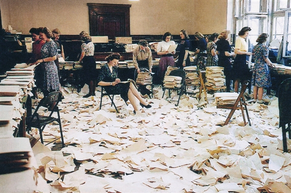 Marcel Odenbach: Beweis zu nichts (Proof of Nothing) - Kunsthalle Wien, Museumsquartier