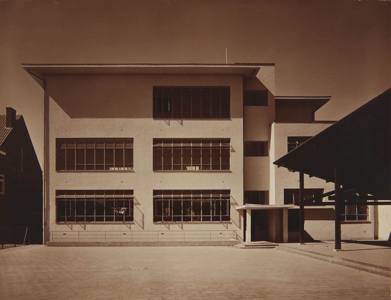 Artwork by Werner Mantz, Heerlen, Netherlands, Made of Gelatin silver print