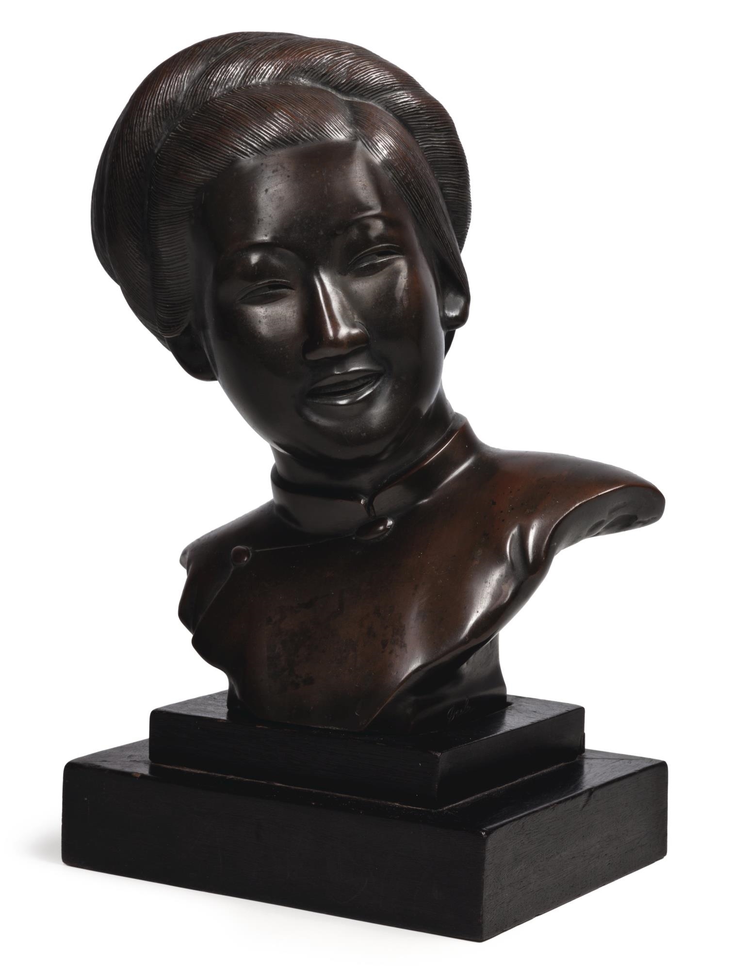 Artwork by Doc Loi Studio, BUSTE DE JEUNE FEMME, Made of Bronze on an original wooden base from the period