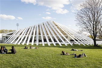 Galleries for the Super-Rich Turn to Populist Revolt Art