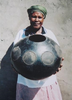 Mncane Nzuza - Master Zulu Potter - Douglas Dawson Gallery