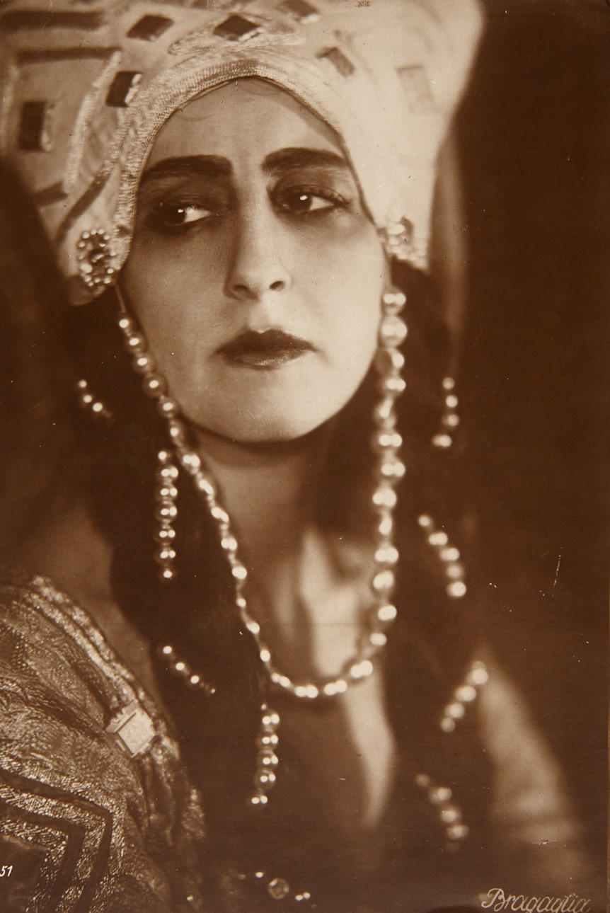 The Russian ballet dancer Lubov Tchernicheva, Rome 1920s by Anton Giulio Bragaglia, Arturo Bragaglia, 1920s