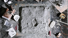 Art duo create 3D miniatures of historic events
