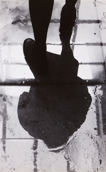 Lavada em lágrimas by Helena Almeida, 2008-2009