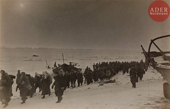 Colonne de prisonniers allemands le long de la Volga by Georgi Zelma