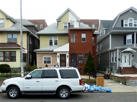 The Eccentric Architecture of Queens in Photographs