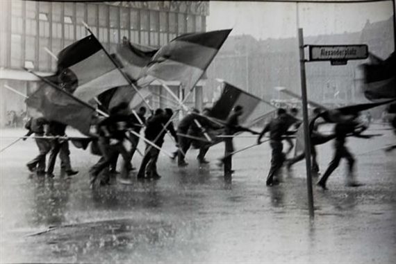 1 Mei 1987, vluchtende vlaggenparade Oost Berlijn, Alexanderplatz by Harald Hauswald, 1987