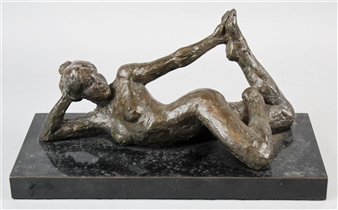 BRONZE FIGURE OF RECLINING FEMALE NUDE - Marc Mellon