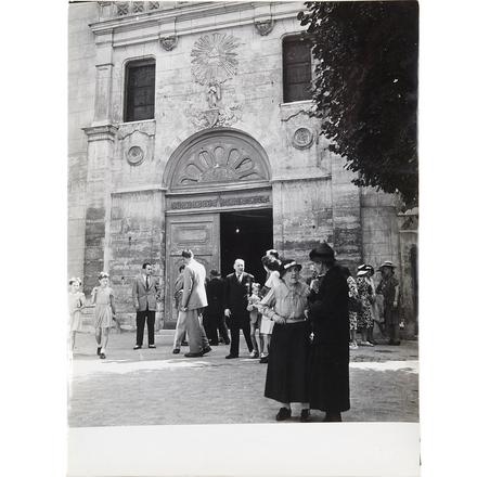 L'église Saint Jean-Baptiste, Sceaux by Robert Doisneau, circa  1950