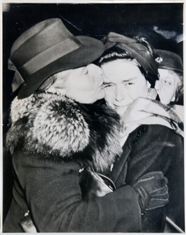 A Mother's Welcome. Mrs. Thomas Mann | Monica Lanyi - Thomas Mann