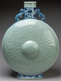 French Regional Auction Sells Chinese Moonflask for $5.7m