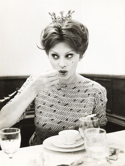 pierluigi-praturlon-sophia-loren-l-oro-di-napoli-1954-mutualart