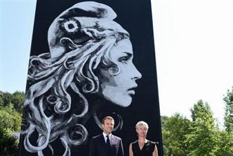 yz: marianne l'engagée - French Art Studio