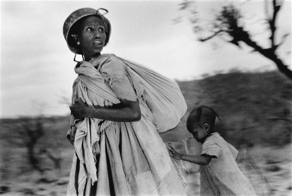 Salgado Sebastião | Tigray, Ethiopia (mother and child) (1985) | MutualArt