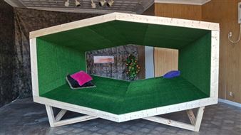 A David Lynch-like Show Revolves Around the Remains of a Turkey Named Lola