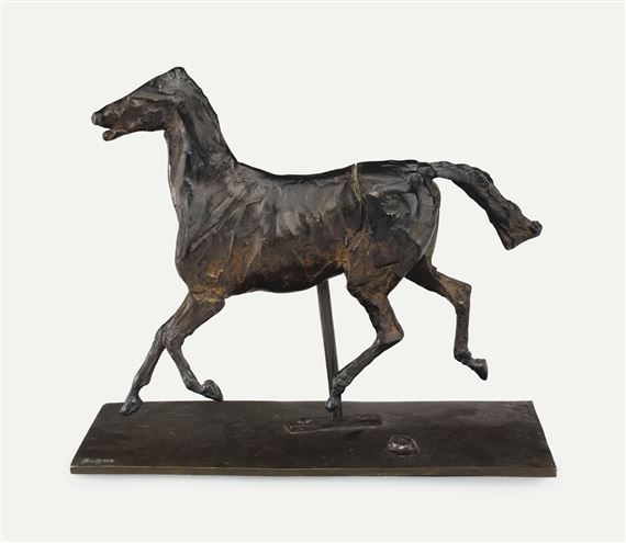 Cheval au trot, les pieds ne touchant pas le sol