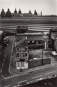 Running Man, Liverpool, England - Charles Harbutt