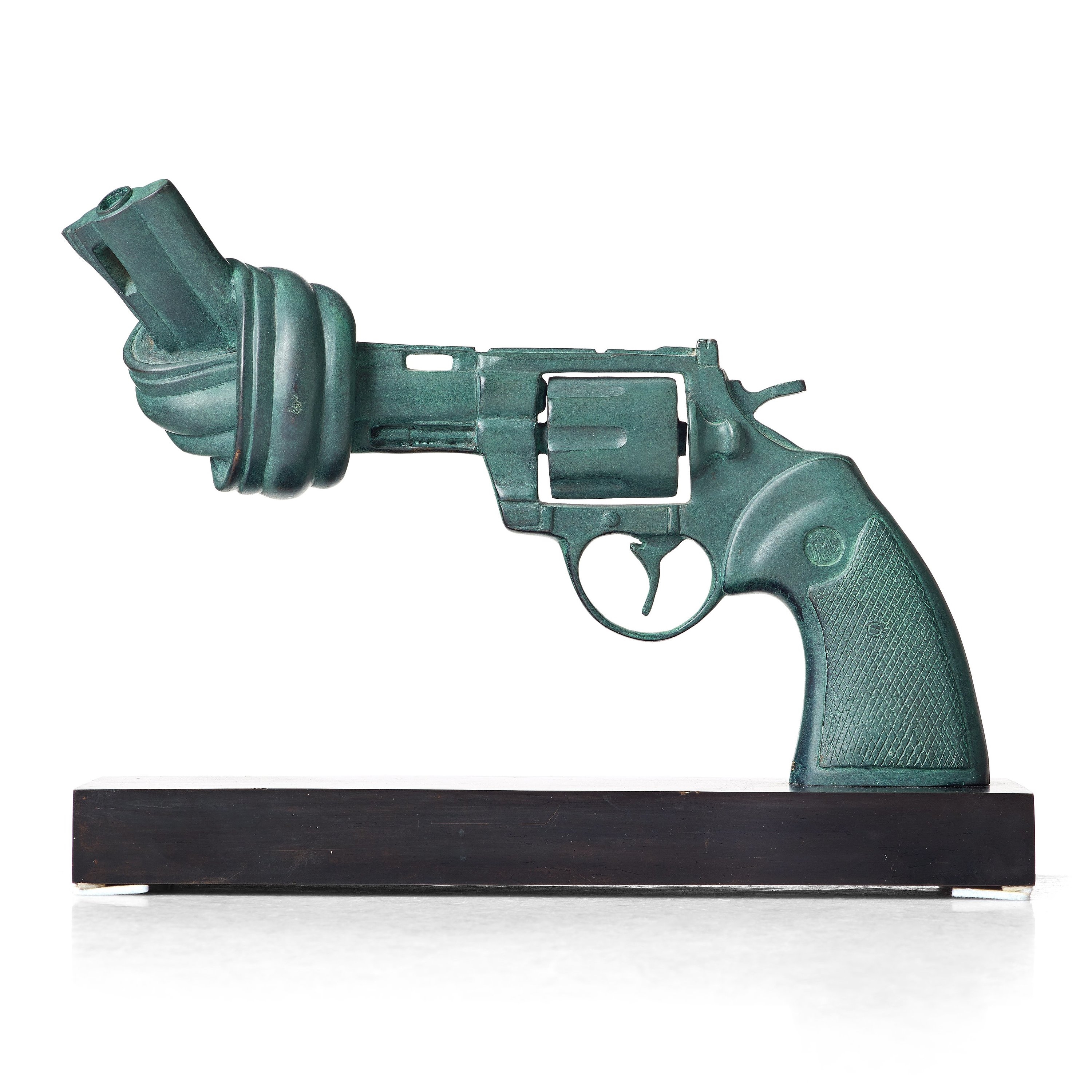 Artwork by Carl Fredrik Reuterswärd, Non Violence, Made of Bronze with green patina on black metal base