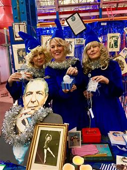 It's a Christmas Wrap at a Seasonal Art Boot-Fair