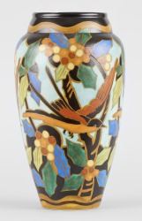 Vase en faïence au décor d’oiseaux et de motifs floraux - Leon Delfant