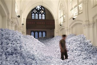 Large-Scale Installations That Envisage the Human Mind as a Physical Space