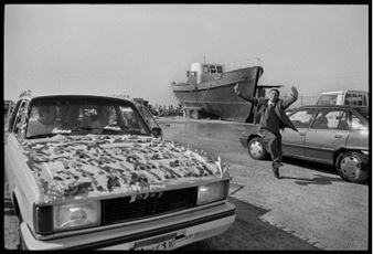 Small Image, Large Reflection - Ag Galerie