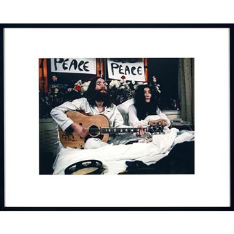 JOHN LENNON & YOKO ONO AT THEIR MONTREAL BED-IN FOR PEACE, 1969 - Gerry Deiter