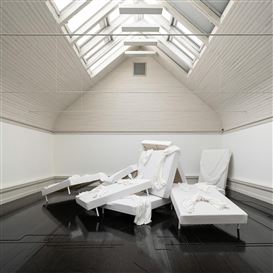 The Paradox of Art and Artist Explored in an Exhibition of Unmade Beds